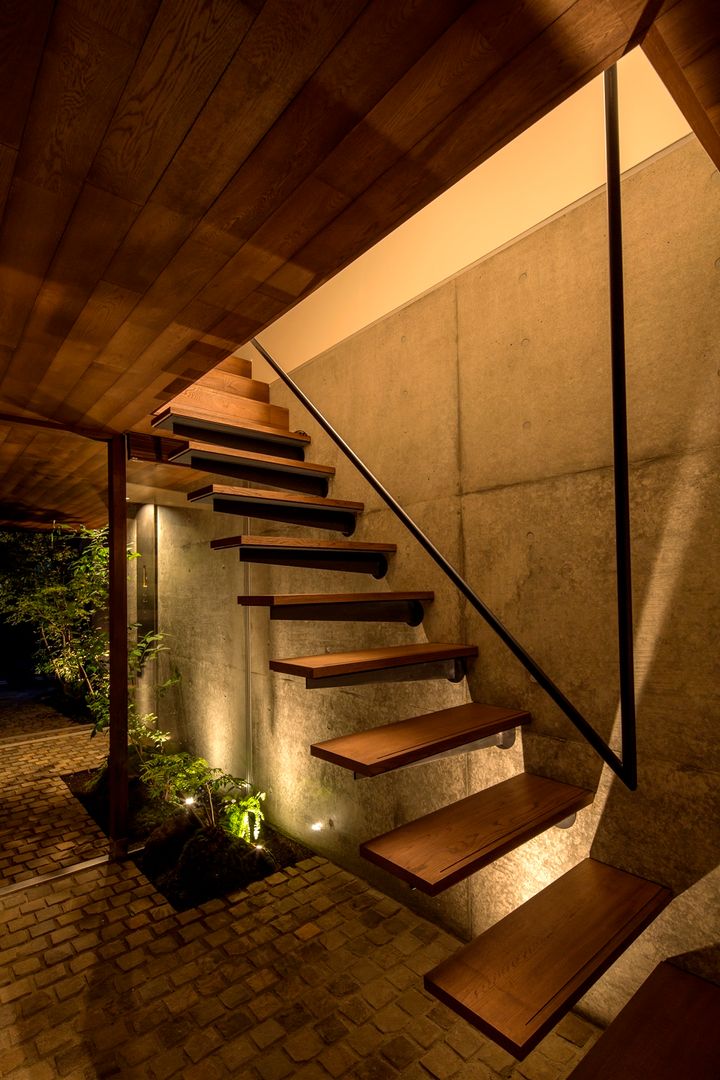 beak, 今井賢悟建築設計工房 今井賢悟建築設計工房 Modern corridor, hallway & stairs Concrete