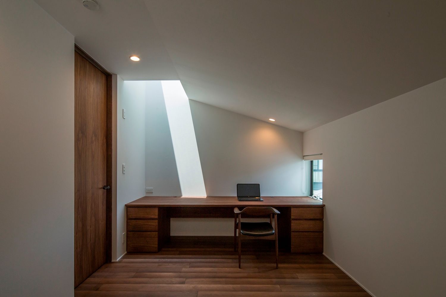 beak, 今井賢悟建築設計工房 今井賢悟建築設計工房 Study/office Solid Wood Multicolored