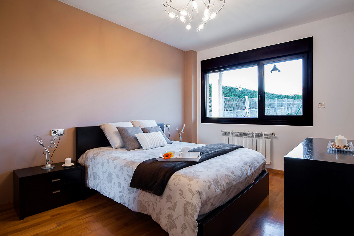 Home Staging en la casa de Paula en Galicia, CCVO Design and Staging CCVO Design and Staging Rustieke slaapkamers