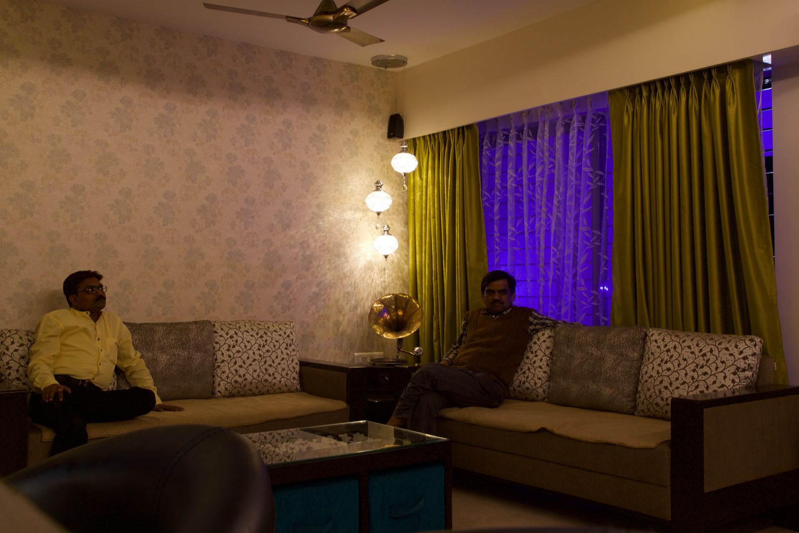 AMIT BLOOMFIELD 3BHK, decorMyPlace decorMyPlace Classic style living room