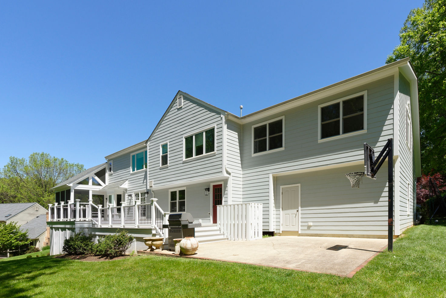 First Floor and Outdoor Living Transformation in Vienna, VA, BOWA - Design Build Experts BOWA - Design Build Experts ระเบียง, นอกชาน