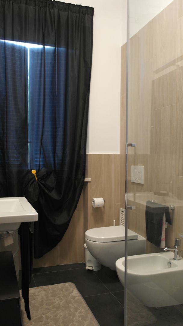 MANUTENZIONE STRAORDINARIA E NUOVA DISTRIBUZIONE INTERNA, Luigi Verdini Luigi Verdini Modern bathroom