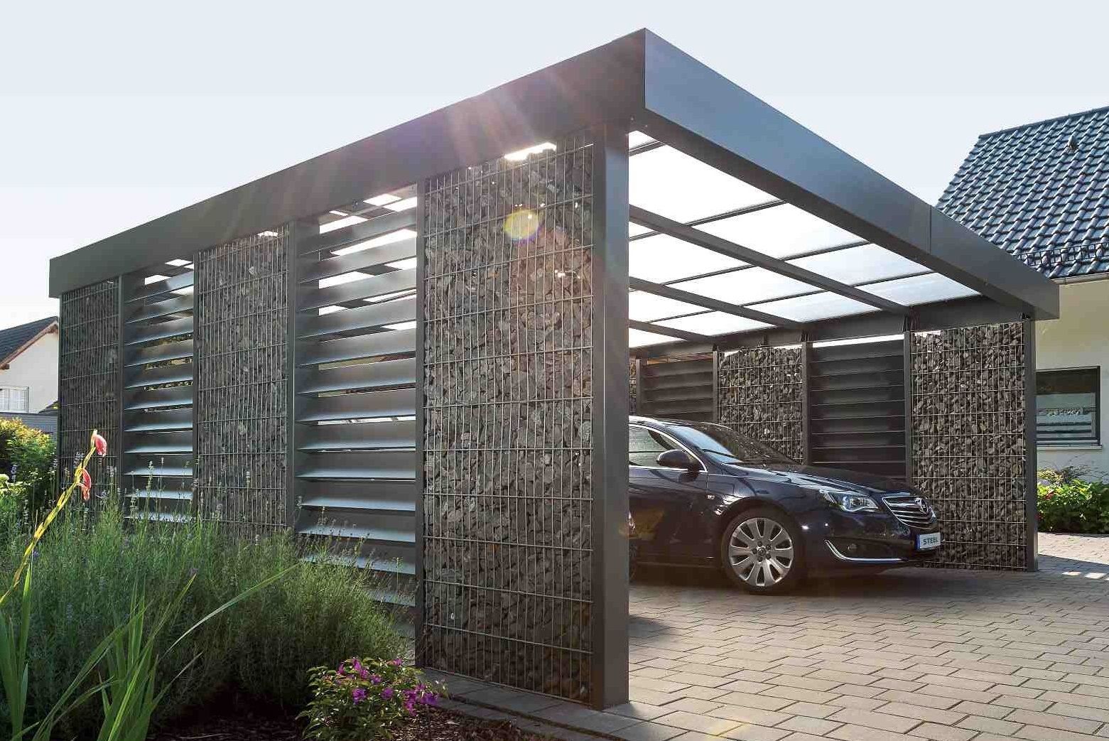 Modernes Doppelcarport aus Gabionen, Steelmanufaktur Beyer Steelmanufaktur Beyer Yanları açık garaj Metal