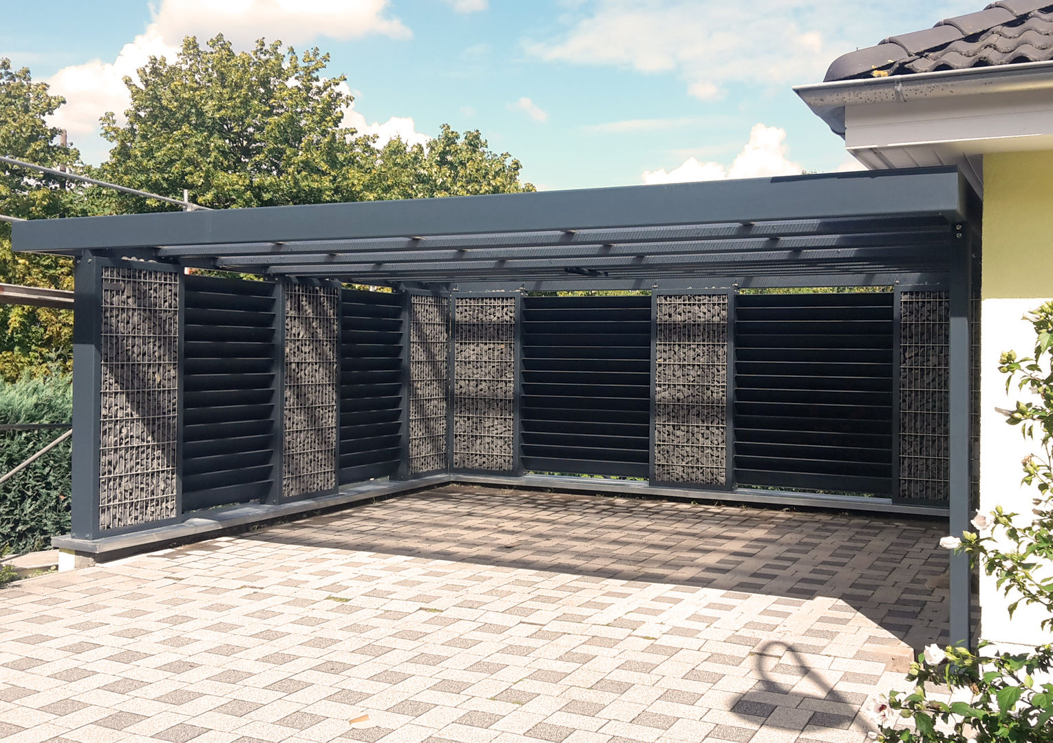 Modernes Doppelcarport aus Gabionen, Steelmanufaktur Beyer Steelmanufaktur Beyer Carport Metal