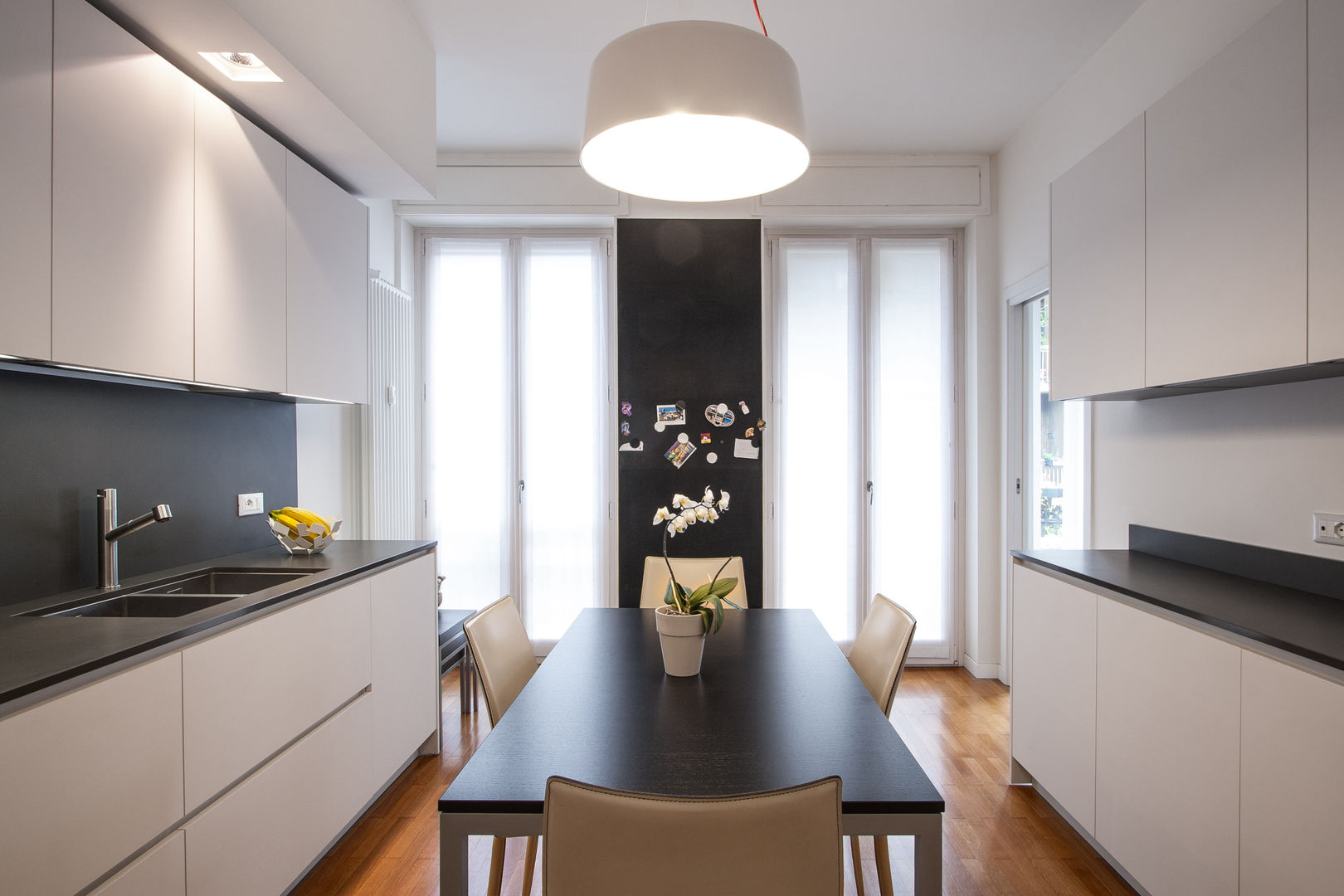 37VM_Ristrutturazione di un appartamento a Como, Chantal Forzatti architetto Chantal Forzatti architetto Cocinas integrales Granito