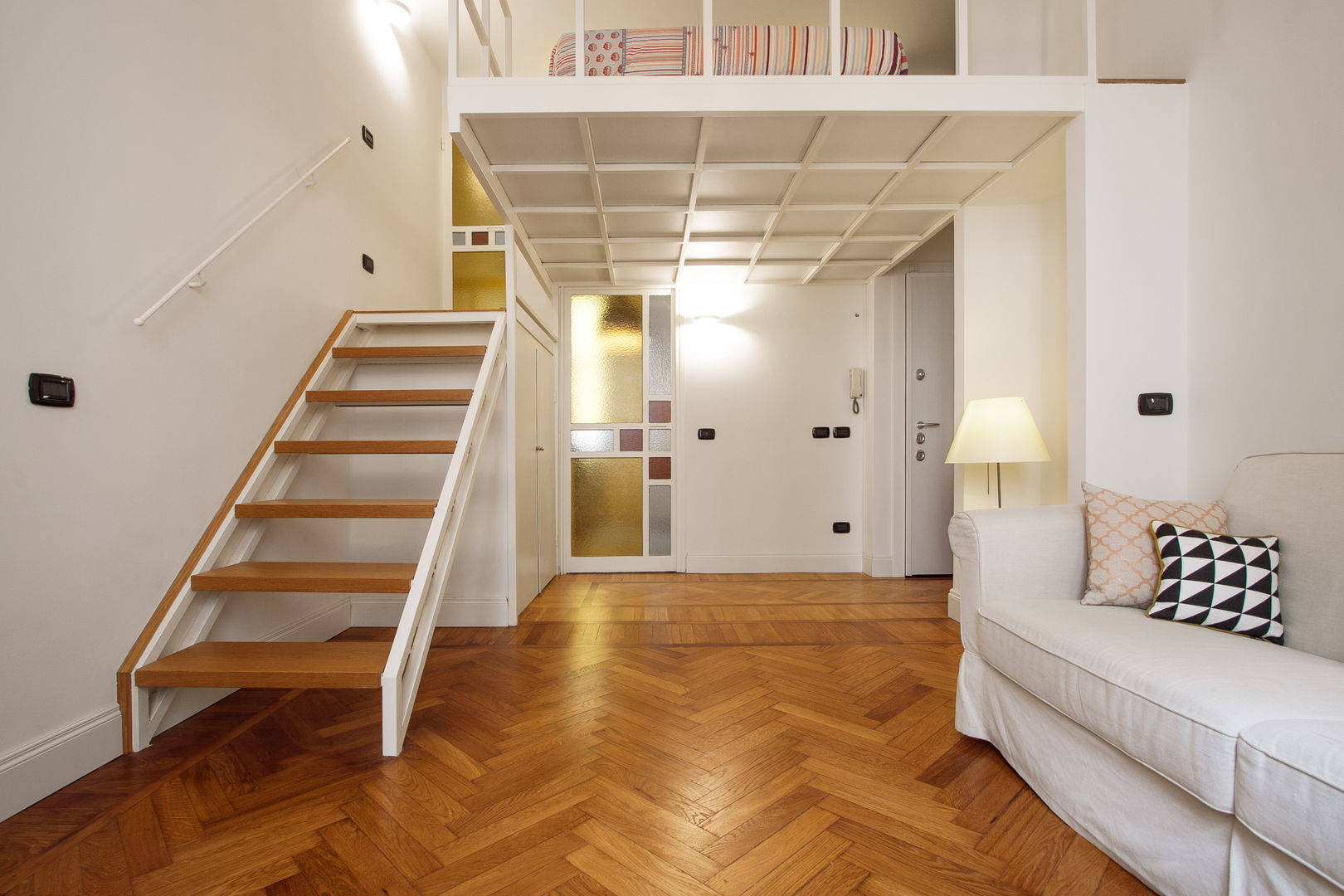 18VT_Relooking di un bilocale a Milano*, Chantal Forzatti architetto Chantal Forzatti architetto Modern living room Solid Wood Multicolored