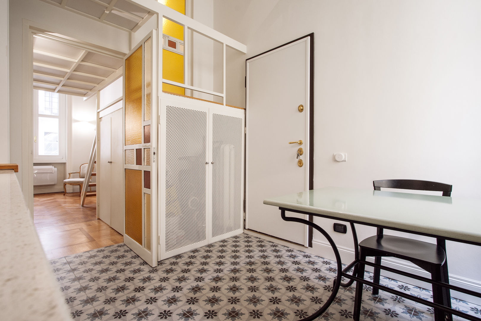 18VT_Relooking di un bilocale a Milano*, Chantal Forzatti architetto Chantal Forzatti architetto Modern corridor, hallway & stairs