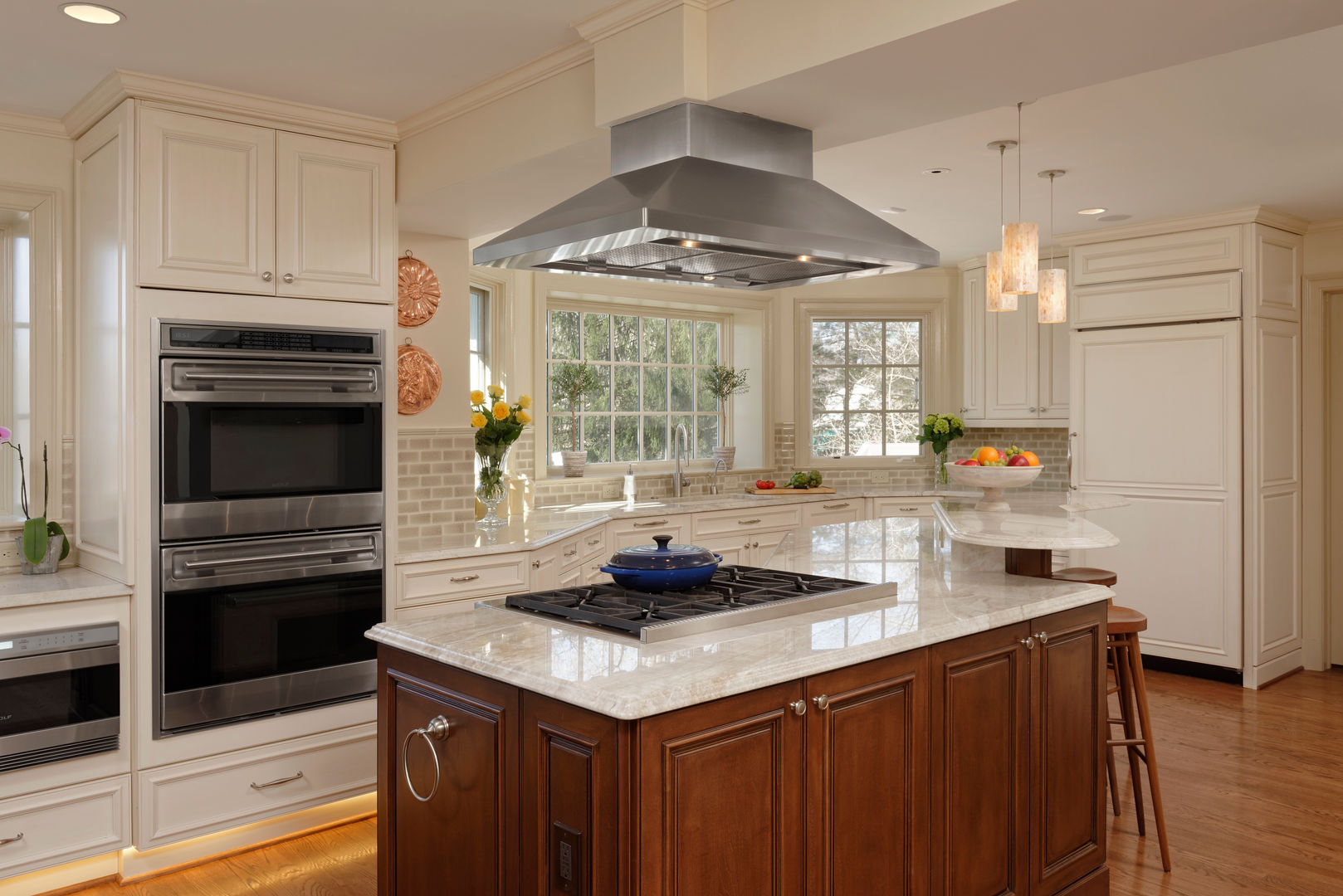 “Cook’s Kitchen” Renovation in Potomac, Maryland, BOWA - Design Build Experts BOWA - Design Build Experts مطبخ