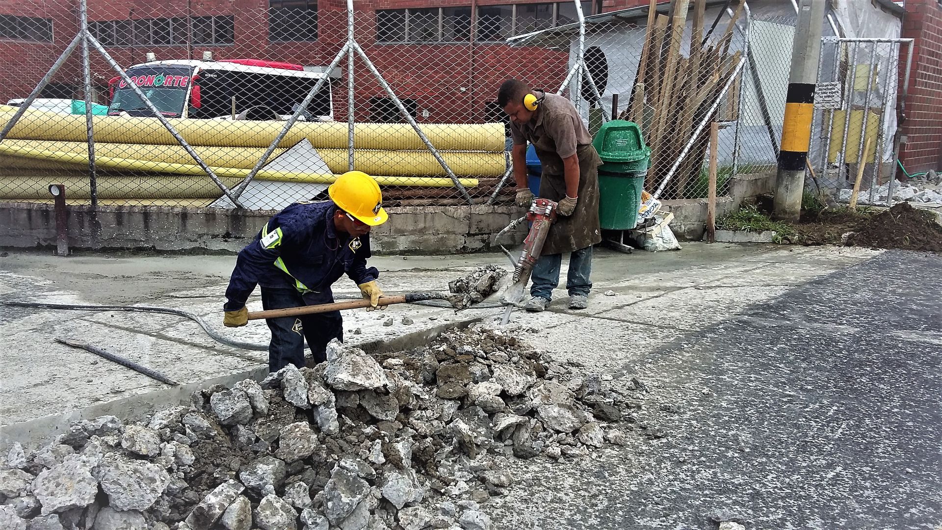 Redes de baja y media tensión en Terminal de Transporte de Medellín, INGECOSTOS S.A.S. INGECOSTOS S.A.S. พื้นที่เชิงพาณิชย์ อาคารสำนักงาน ร้านค้า