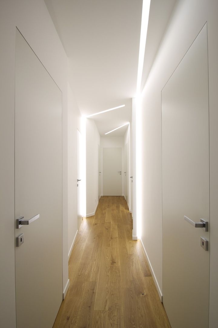 Appartamento a Termini Imerese PA, Giuseppe Rappa & Angelo M. Castiglione Giuseppe Rappa & Angelo M. Castiglione Modern corridor, hallway & stairs