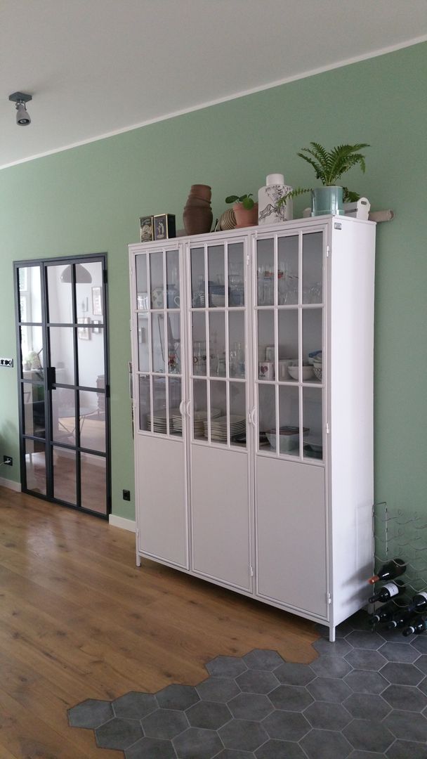 Pijnackerplein, Vine Home Design Vine Home Design Living room Cupboards & sideboards