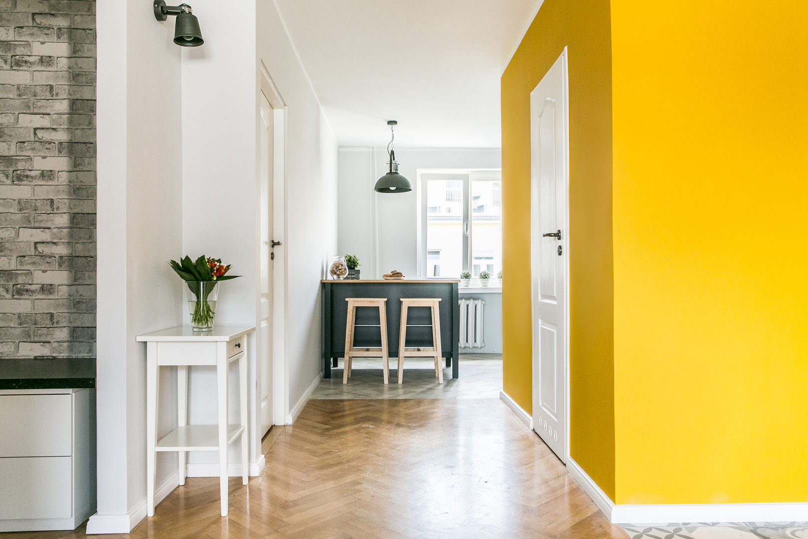 Apartament inny niż wszystkie, IDEALS . Marta Jaślan Interiors IDEALS . Marta Jaślan Interiors Minimalist kitchen