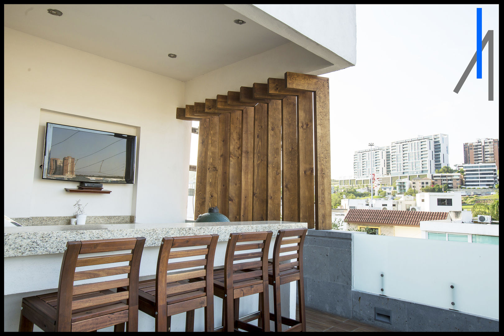 ASADOR CON BARRA homify Balcones y terrazas de estilo minimalista Madera Acabado en madera