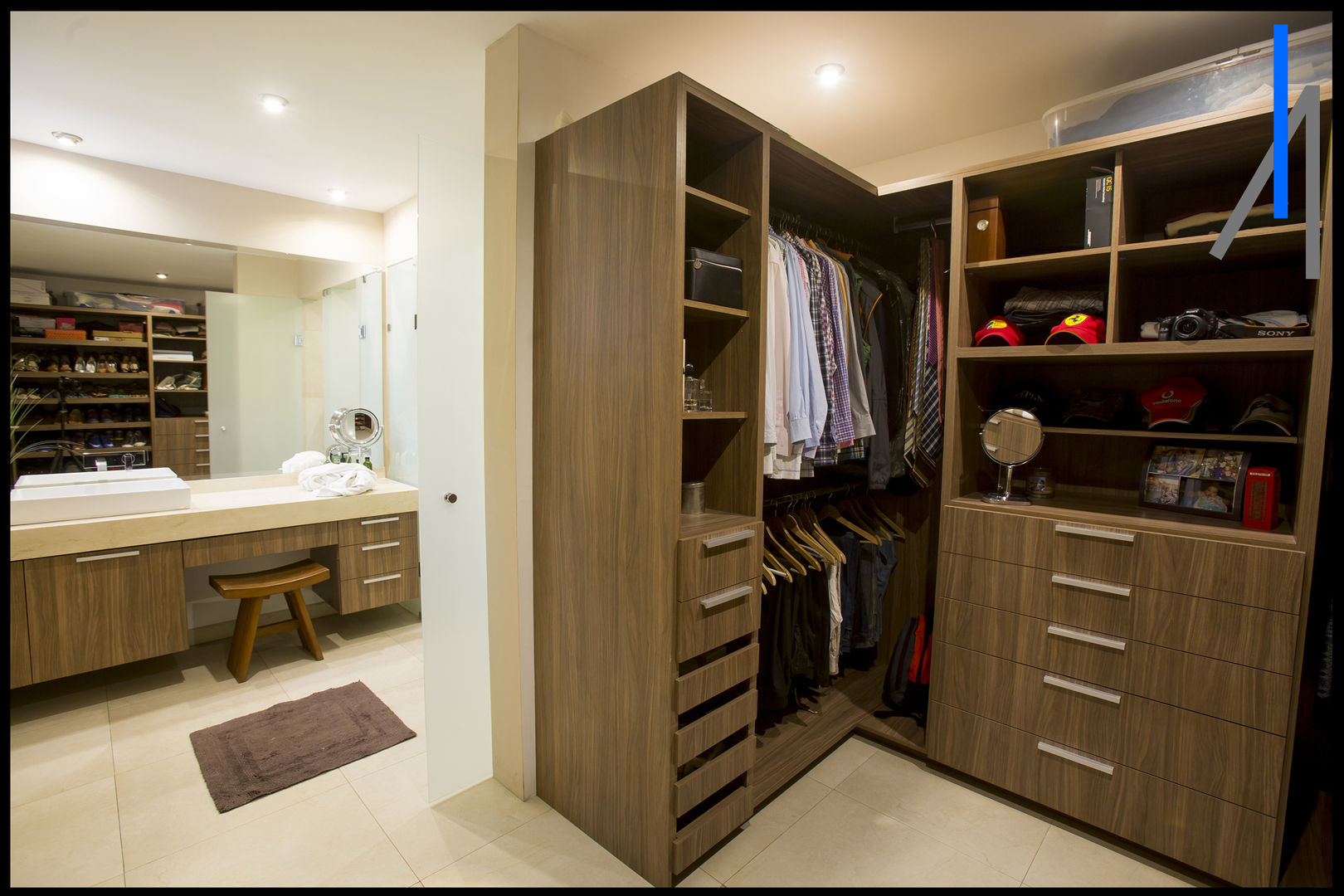 homify Minimalist dressing room Wood Wood effect