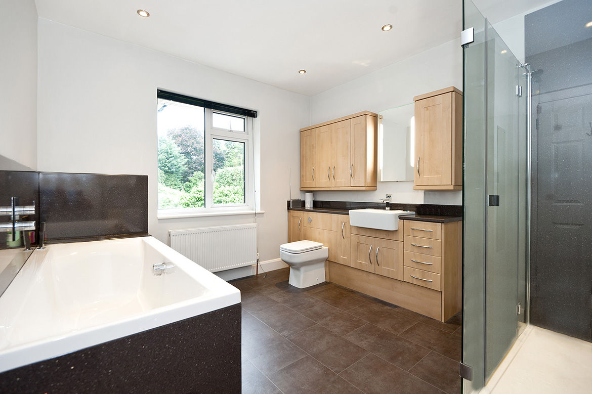 Surrey - Old Woking, Corebuild Ltd Corebuild Ltd Classic style bathroom