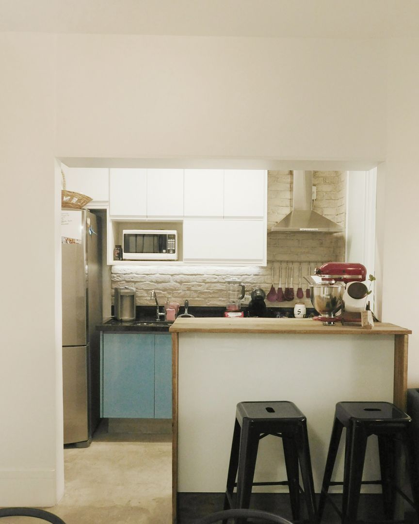 Apartamento MR 83, Thiago M Cordeiro Arquiteto Thiago M Cordeiro Arquiteto Kitchen units Wood Wood effect