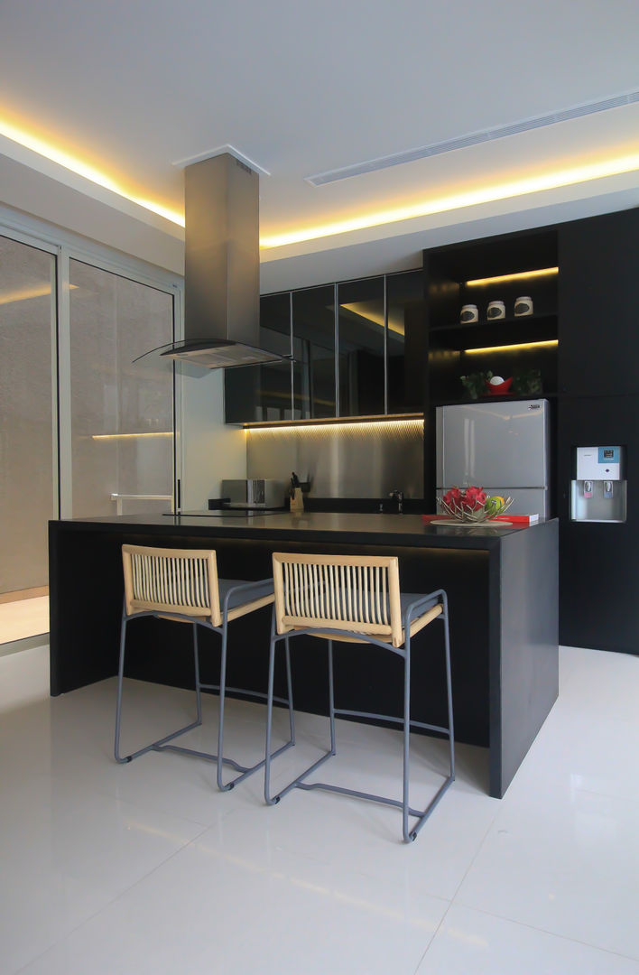 SL RESIDENCE, ALIGN architecture interior & design ALIGN architecture interior & design Ruang Makan Tropis