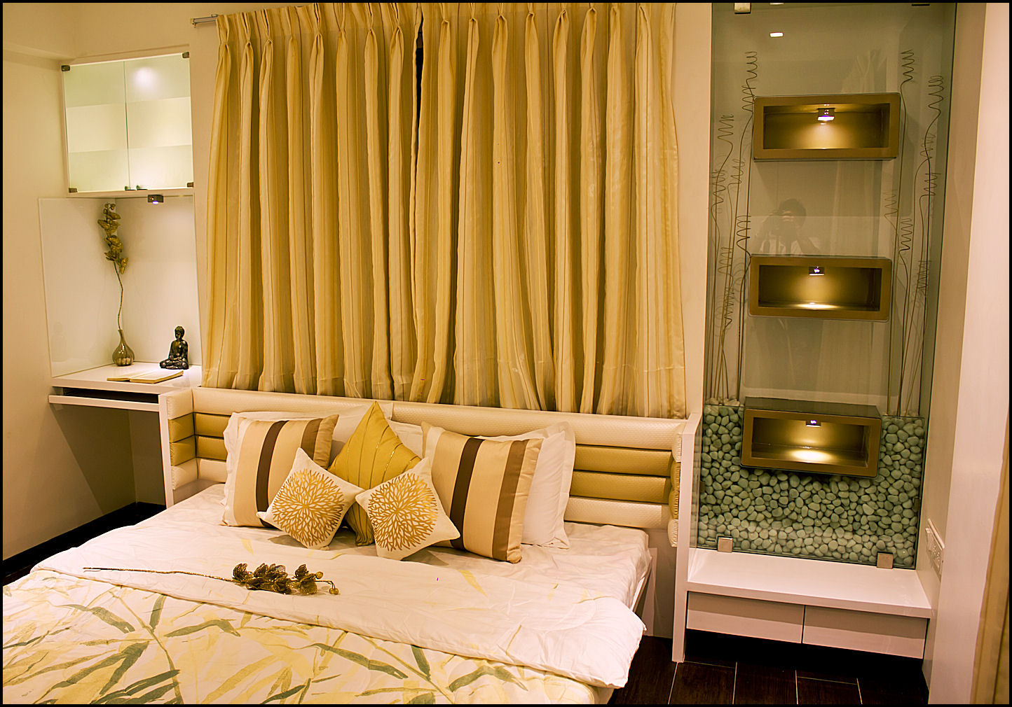 La tierra,Pune, H interior Design H interior Design بيت زجاجي