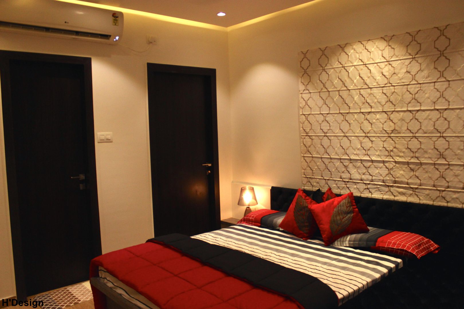 Mystic Moods,Pune, H interior Design H interior Design モダンスタイルの寝室