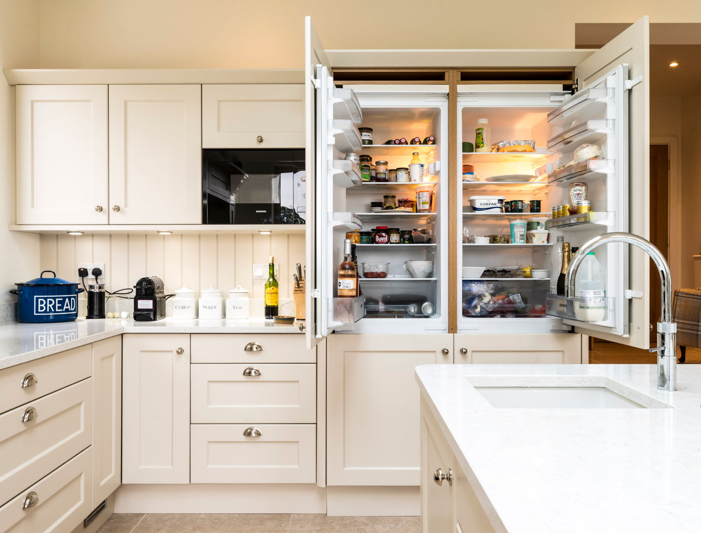 Integrated fridges John Gauld Photography Inbouwkeukens Fridge/freezers,Shaker style,Kitchen island