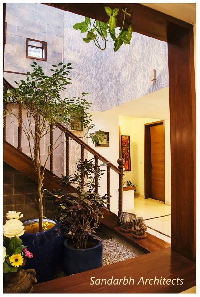 Rahaman's residence, Sandarbh Design Studio Sandarbh Design Studio Eclectic style corridor, hallway & stairs