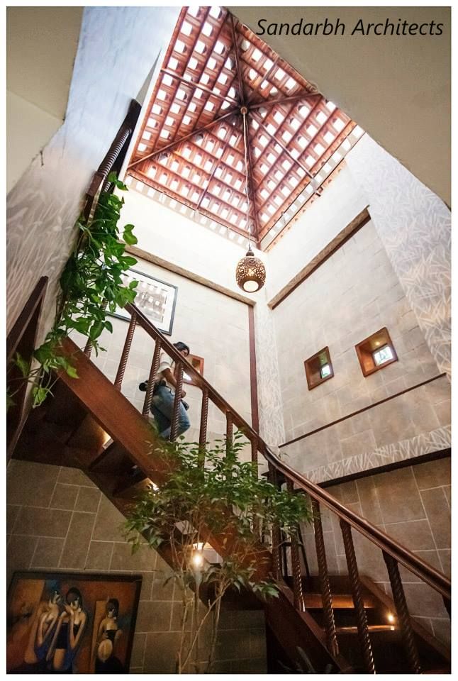 Rahaman's residence, Sandarbh Design Studio Sandarbh Design Studio Eclectic style corridor, hallway & stairs