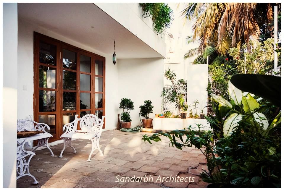 Rahaman's residence, Sandarbh Design Studio Sandarbh Design Studio Balkon, Beranda & Teras Gaya Eklektik