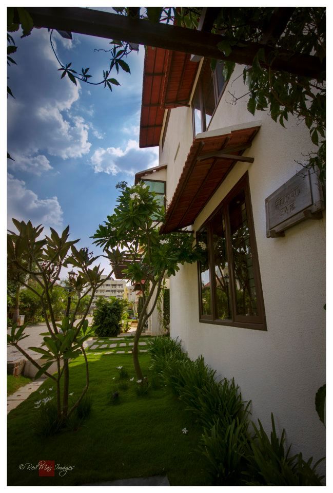 Kannan - Sonali and Gaurav's residence, Sandarbh Design Studio Sandarbh Design Studio Vorgarten
