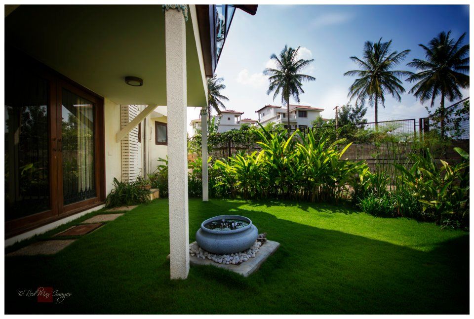 Kannan - Sonali and Gaurav's residence, Sandarbh Design Studio Sandarbh Design Studio Garden