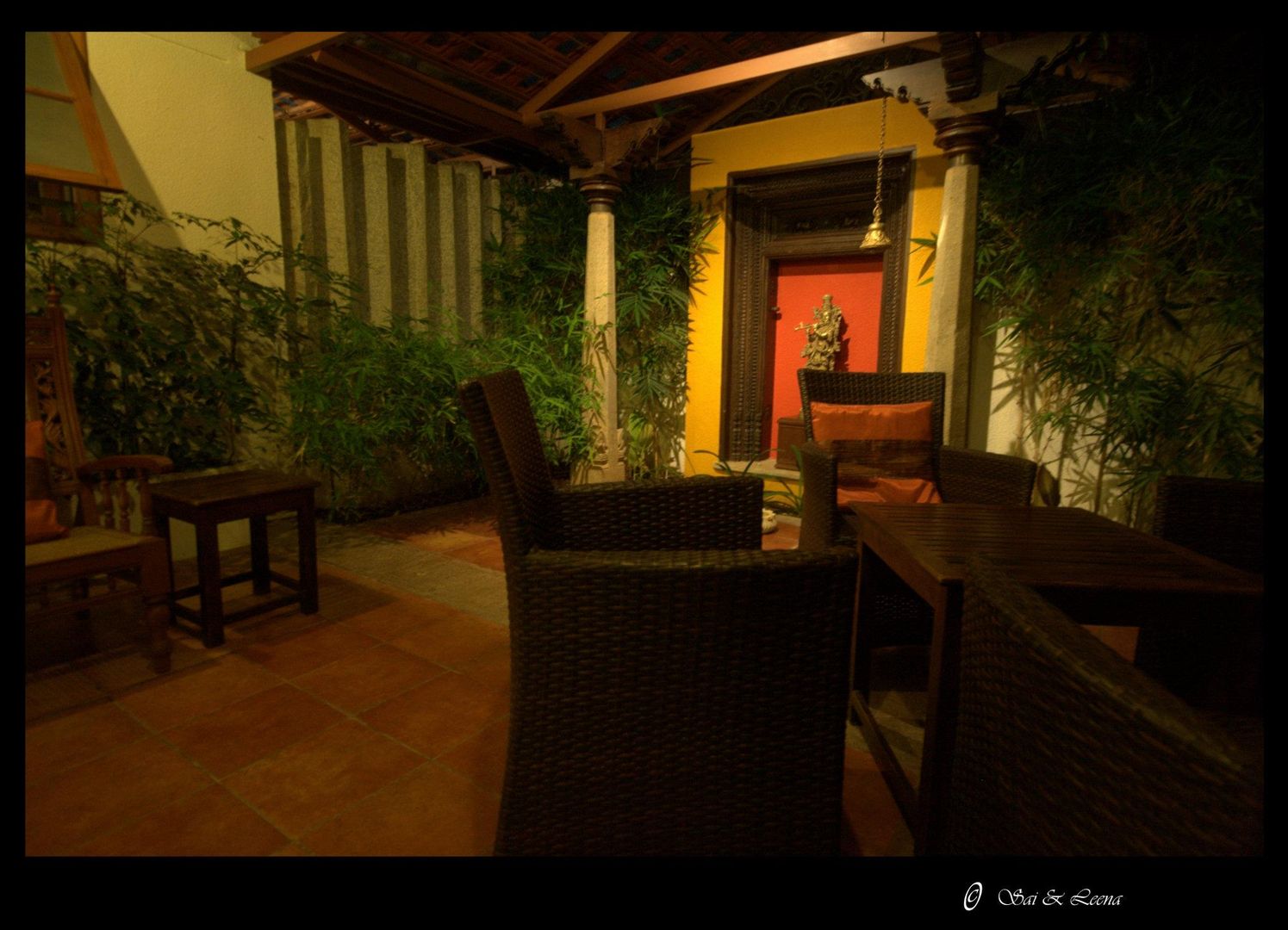 Temple Bells - Arati and Sundaresh's Residence, Sandarbh Design Studio Sandarbh Design Studio كوخ حديقة