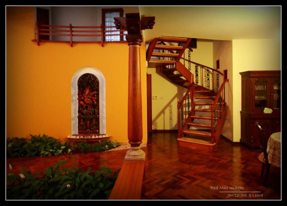 Temple Bells - Arati and Sundaresh's Residence, Sandarbh Design Studio Sandarbh Design Studio Eclectic style corridor, hallway & stairs