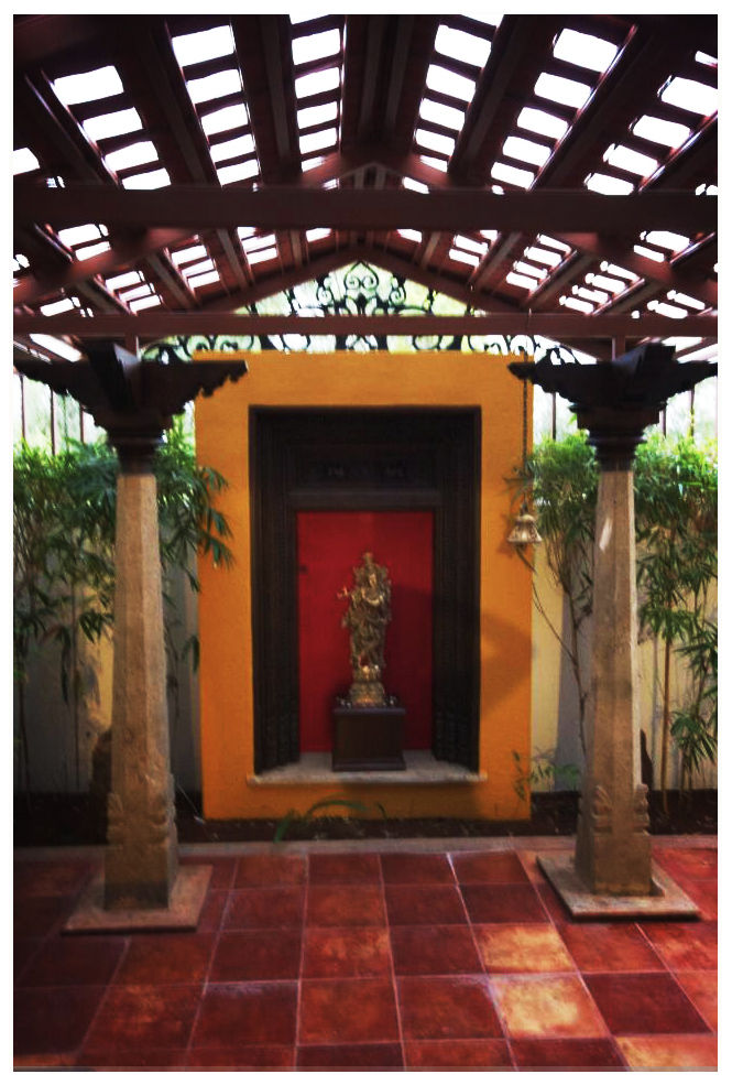 Temple Bells - Arati and Sundaresh's Residence, Sandarbh Design Studio Sandarbh Design Studio Jardin original