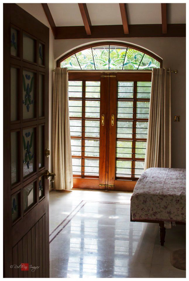 Reddy's residence, Sandarbh Design Studio Sandarbh Design Studio Eclectic windows & doors Windows