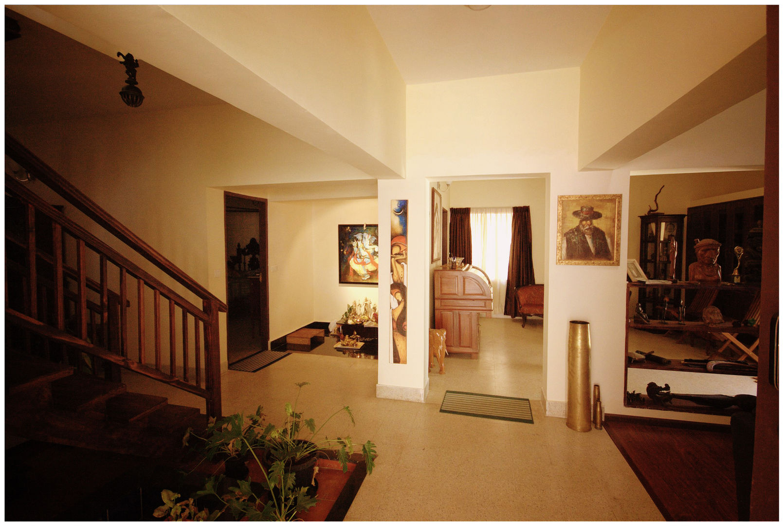 Captain Vijendra - Renovation, Sandarbh Design Studio Sandarbh Design Studio Eclectic style corridor, hallway & stairs