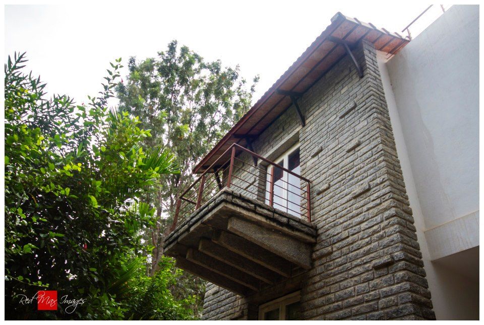 Kaivalya - Bhaskar's residence, Sandarbh Design Studio Sandarbh Design Studio Eklektik Evler