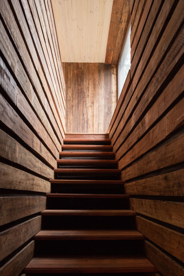 Cabaña Tunquen, Dx Arquitectos Dx Arquitectos Rustic style corridor, hallway & stairs