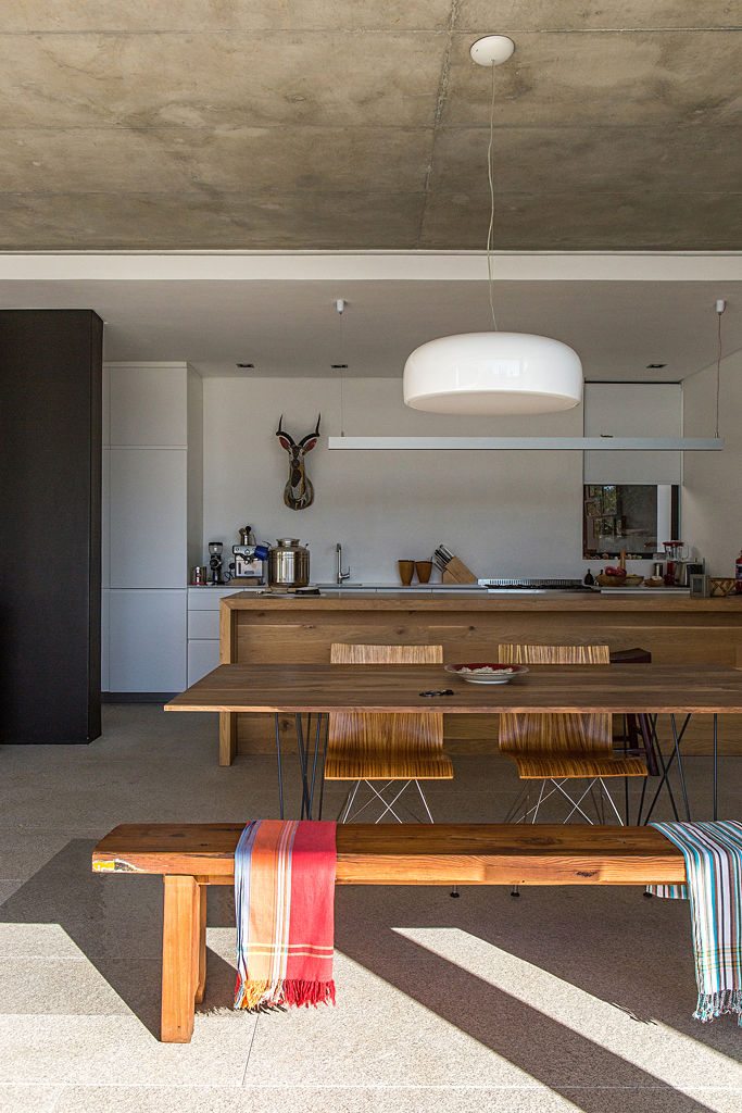 ALTERATION SEA POINT, CAPE TOWN, Grobler Architects Grobler Architects Sala da pranzo minimalista