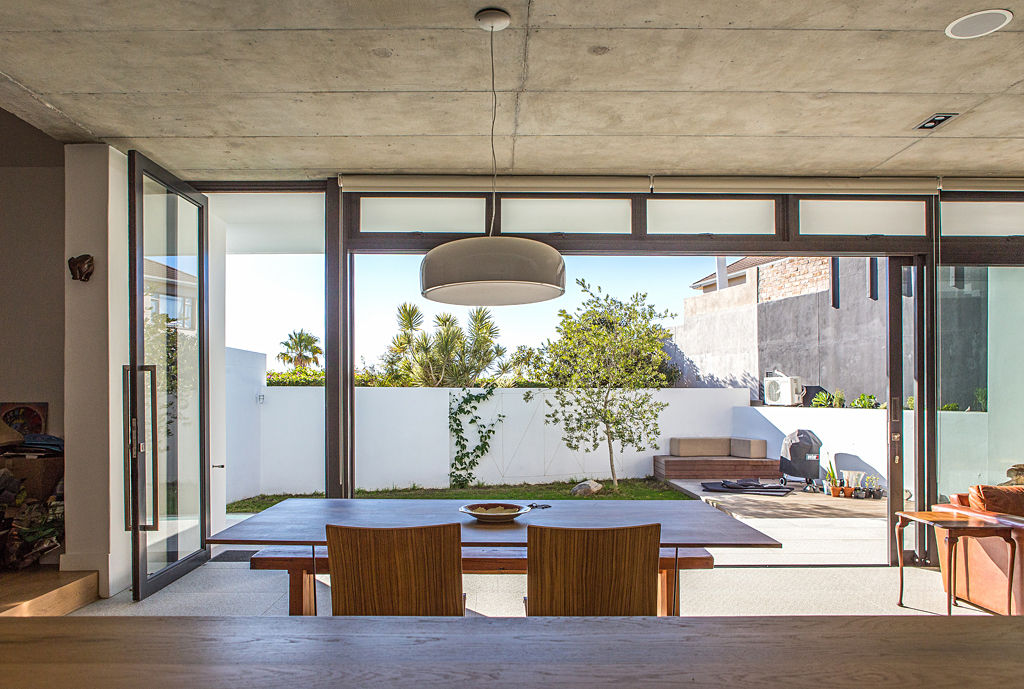 ALTERATION SEA POINT, CAPE TOWN, Grobler Architects Grobler Architects Cucina minimalista