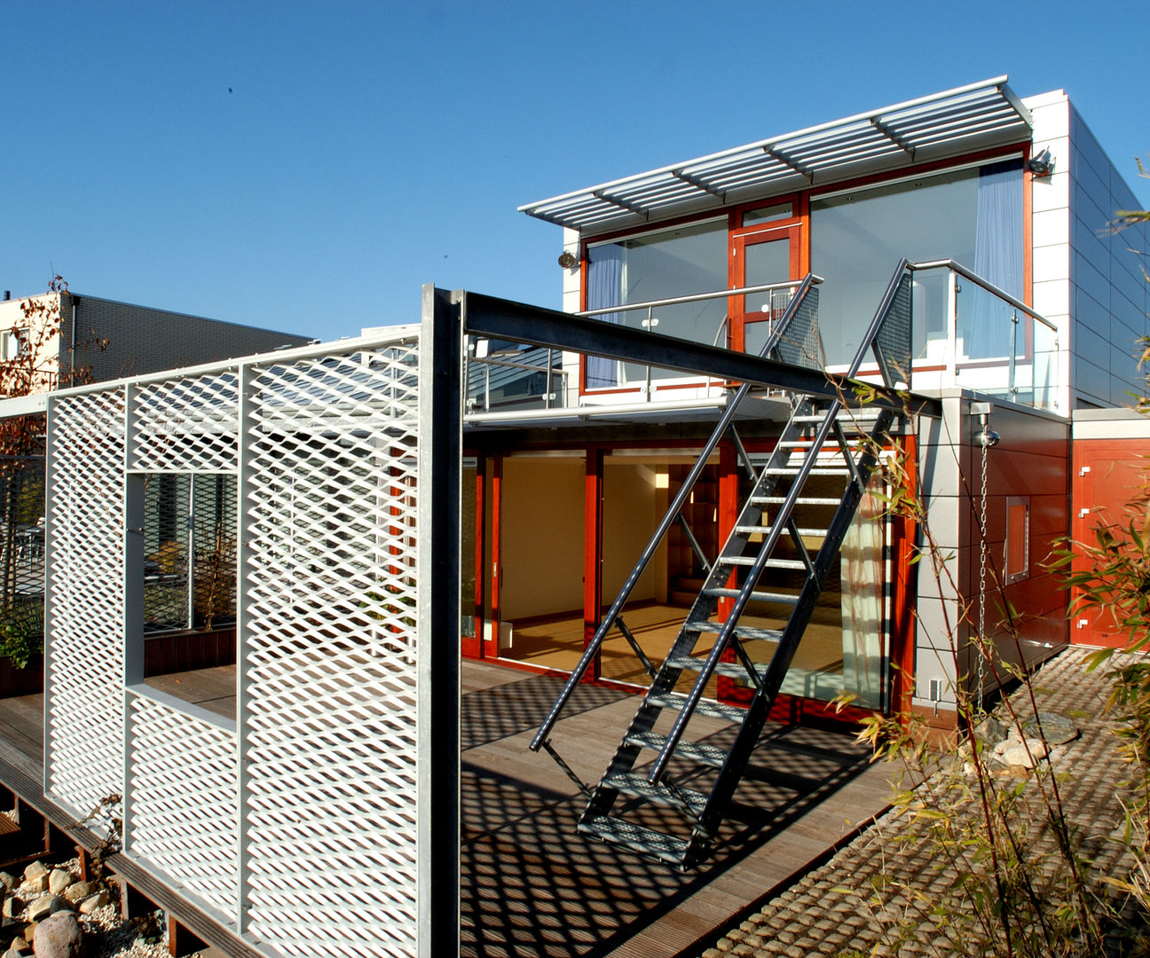 Steel Study House I, Archipelontwerpers Archipelontwerpers Modern balcony, veranda & terrace Iron/Steel