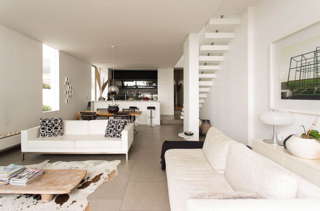 NEW HOUSE GARDENS, CAPE TOWN, Grobler Architects Grobler Architects Livings de estilo minimalista