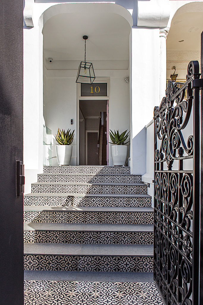 ALTERATION FRESNAYE, CAPE TOWN, Grobler Architects Grobler Architects Colonial style house