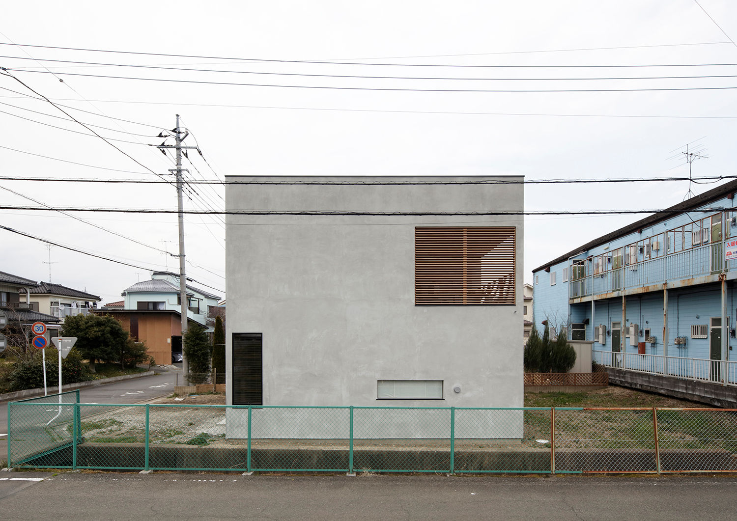 東松山の家, Koshigoe Architects 腰越耕太建築設計事務所 Koshigoe Architects 腰越耕太建築設計事務所 Moderne Häuser Beton