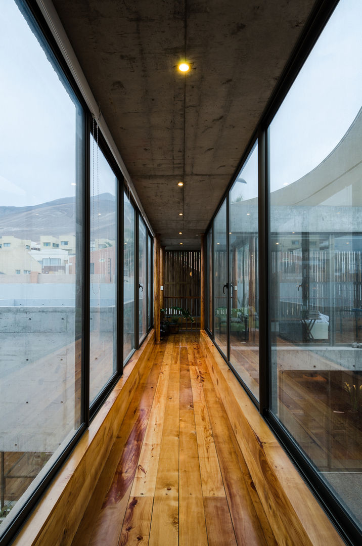 Casa Jardines del Sur , Dx Arquitectos Dx Arquitectos Modern corridor, hallway & stairs