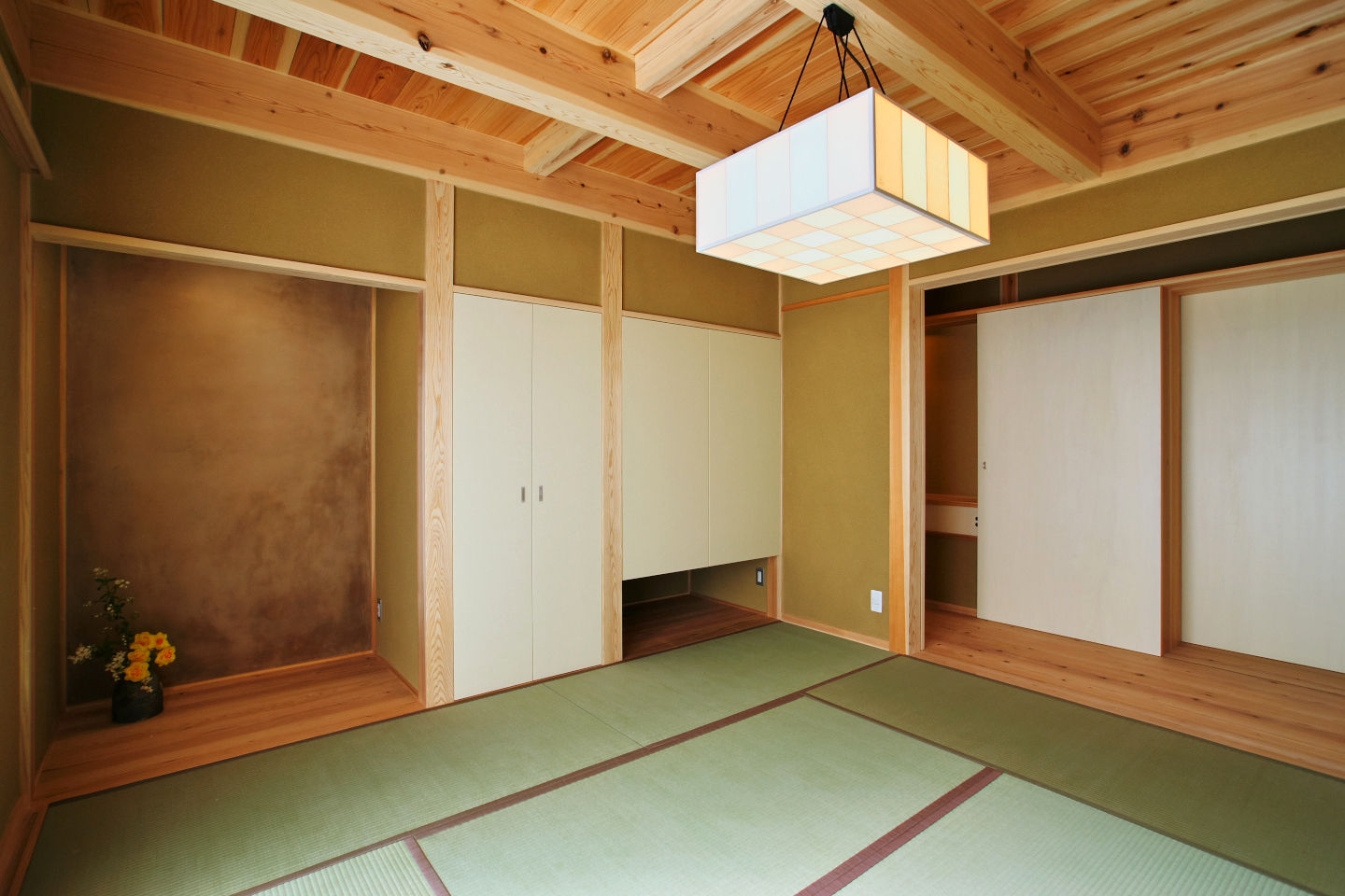 舞多聞の家 SKIP FLOOR HOUSE HYOGO，JAPAN, 水野建築研究所 水野建築研究所 Media room Solid Wood Multicolored