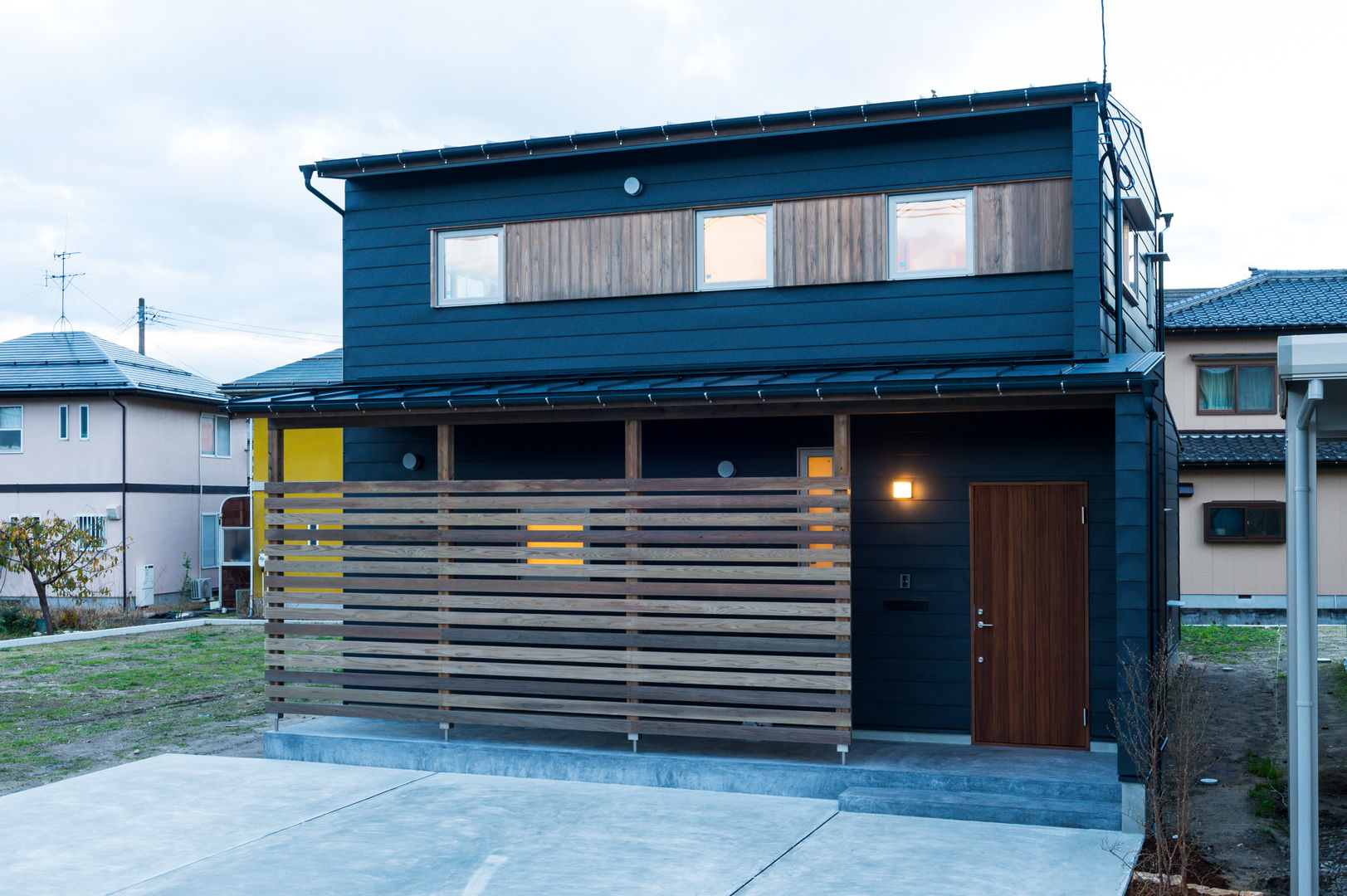 太田の家, 株式会社山口工務店 株式会社山口工務店 Casas de madera Aluminio/Cinc