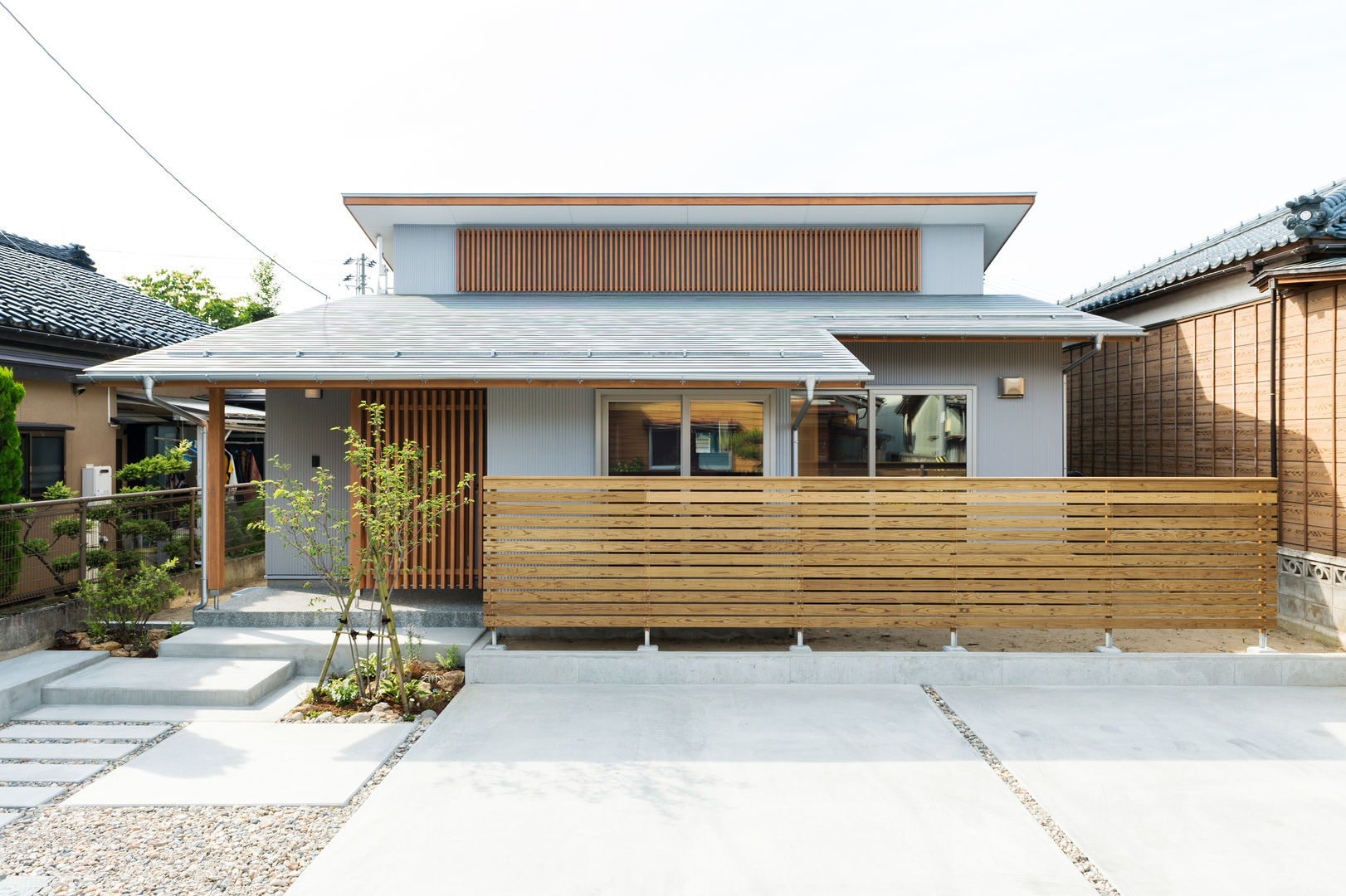 内野の家, 株式会社山口工務店 株式会社山口工務店 Casas de madera Aluminio/Cinc