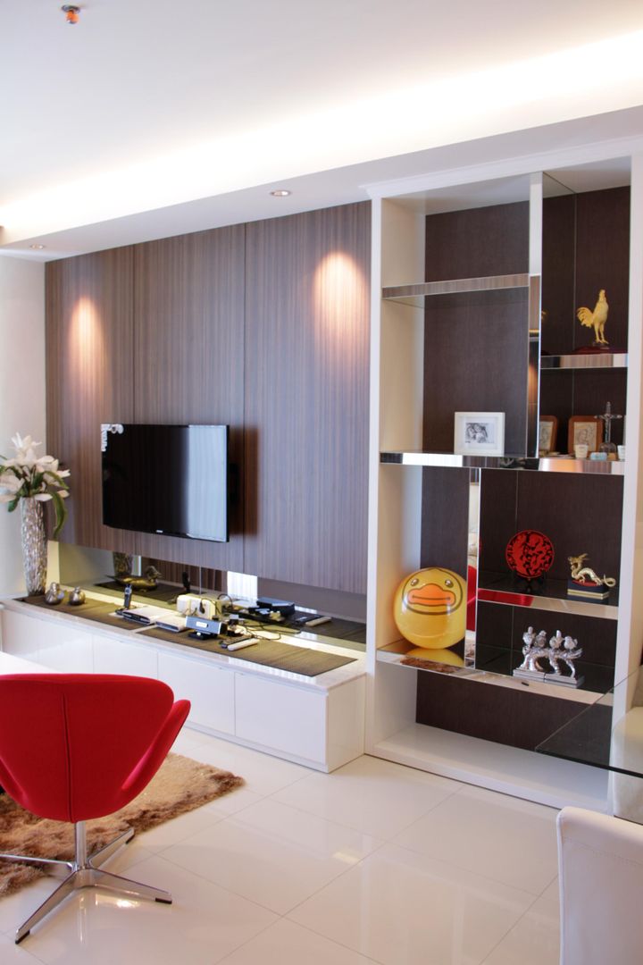 Mr Anton private apartment at The Via Ciputra World, Kottagaris interior design consultant Kottagaris interior design consultant Minimalist living room