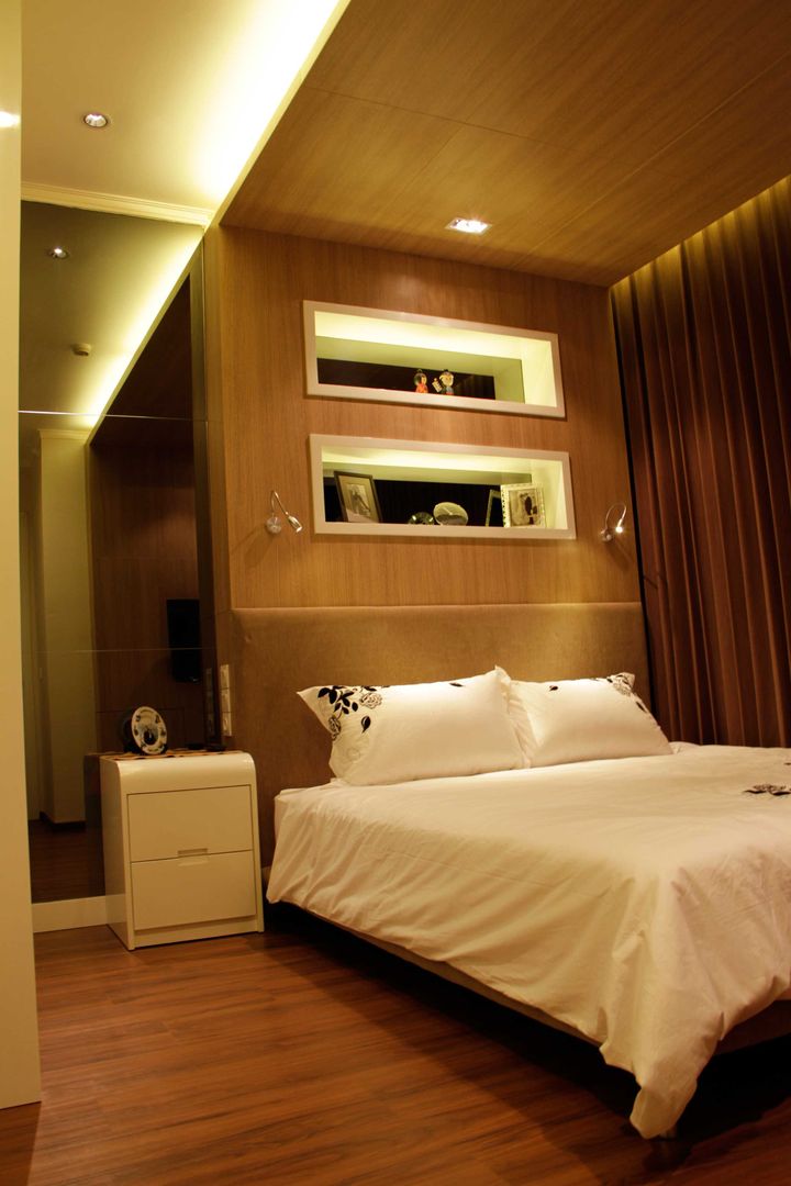 Mr Anton private apartment at The Via Ciputra World, Kottagaris interior design consultant Kottagaris interior design consultant Minimalist bedroom