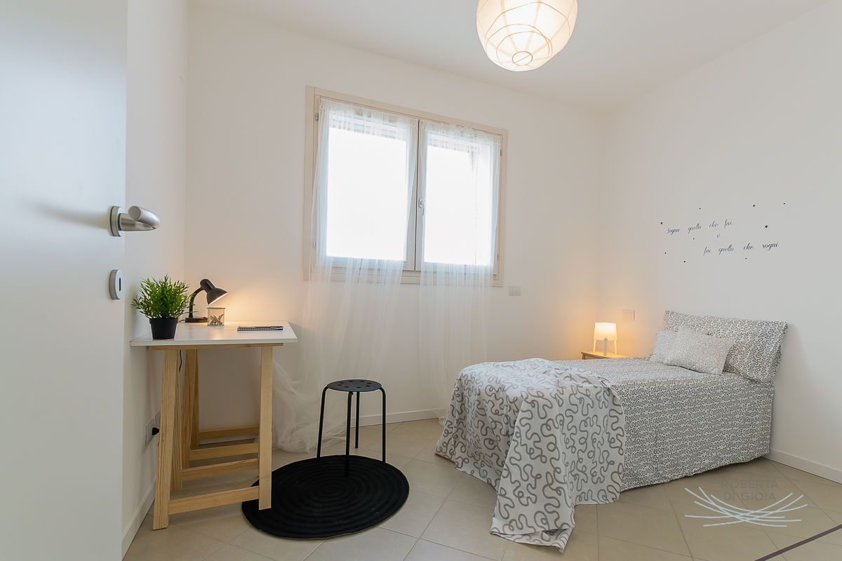 Appartamento campione in palazzine di nuova costruzione a Cormano (provincia di Milano), Home Staging & Dintorni Home Staging & Dintorni Scandinavian style bedroom