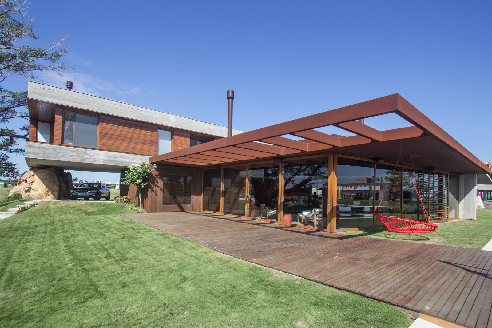 Pergolado e revestimento em aço corten, Belas Artes Estruturas Avançadas Belas Artes Estruturas Avançadas Casas do campo e fazendas Ferro/Aço